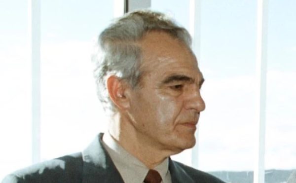 Πέθανε το ιδρυτικό μέλος του ΠΑΣΟΚ και πρώην δήμαρχος Αχαρνών Δημήτρης Παπανίκας