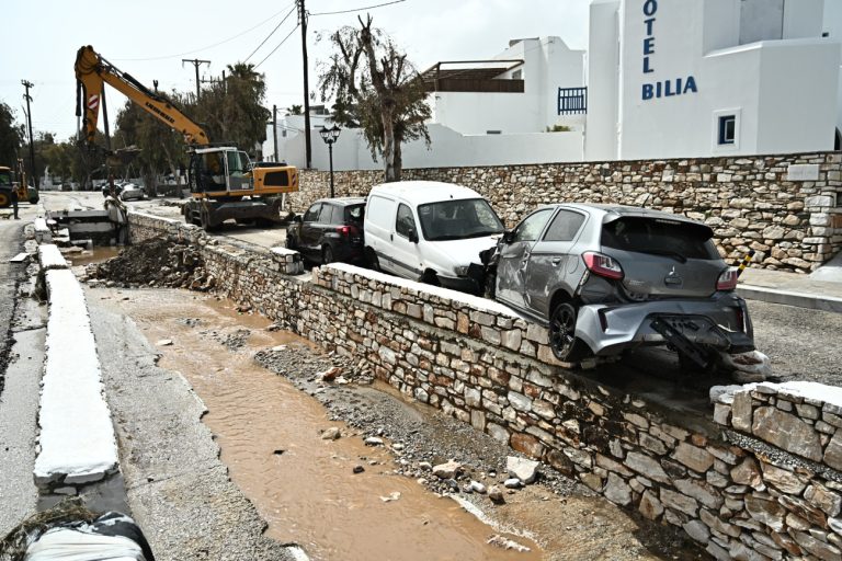 Κυκλάδες: Μάχη με το χρόνο για να αποκατασταθούν οι ζημιές – Σε κατάσταση έκτακτης ανάγκης Πάρος και Μύκονος