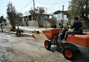 Κυκλάδες: Κόπηκε ο δρόμος που οδηγεί προς Ψαρού στη Μύκονο – Αυτοψίες στις πληγείσες περιοχές της Πάρου