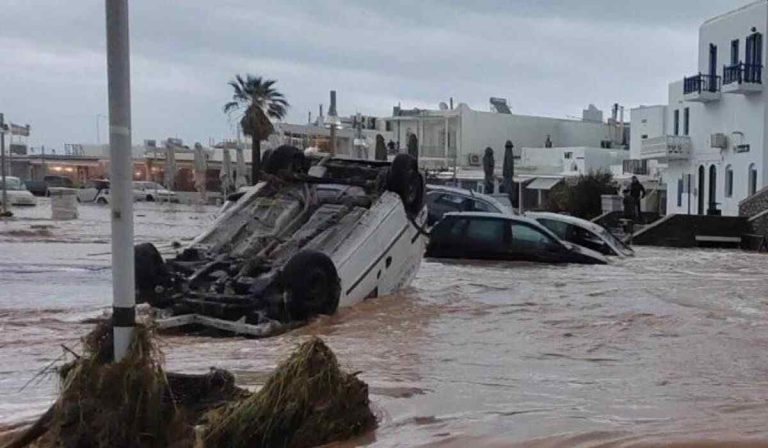 Κακοκαιρία: Ζημιές από τις πλημμύρες σε Πάρο και Μύκονο – «Είχε χρόνια να βρέξει τόσο πολύ»