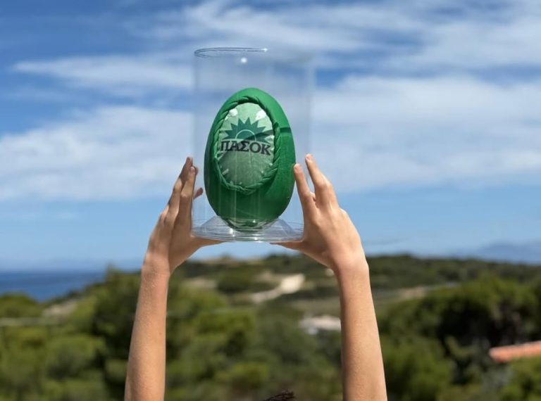 «Κάποια αυγά δεν σπάνε ποτέ»: Το… πράσινο μήνυμα του Ανδρουλάκη για το Πάσχα