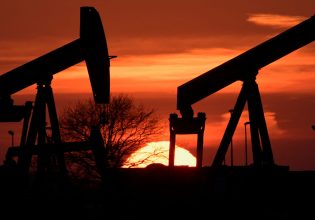 Γιατί ο ΟΠΕΚ+ αυξάνει την παραγωγή πετρελαίου με τις τιμές να πέφτουν και τους δασμούς να πλήττουν τις αγορές