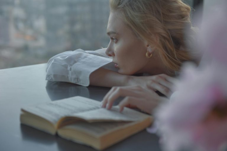 Έρευνα: Η ευτυχία βρίσκεται σε ένα ποίημα