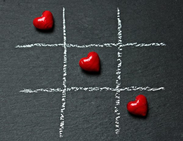 Έρωτας ή love bombing: Μάθε τις διαφορές