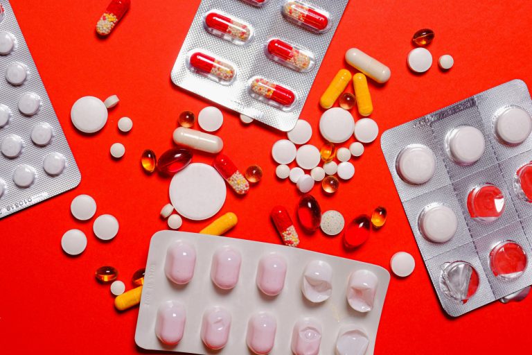 Δασμοί Τραμπ: Οι τιμές των εισαγόμενων φαρμάκων στις ΗΠΑ θα αυξηθούν κατά 51 δισ. ετησίως