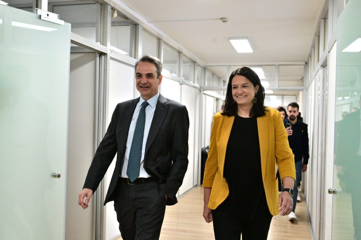 Μητσοτάκης: Στο υπουργείο Εργασίας – Τον υποδέχτηκε η Νίκη Κεραμέως