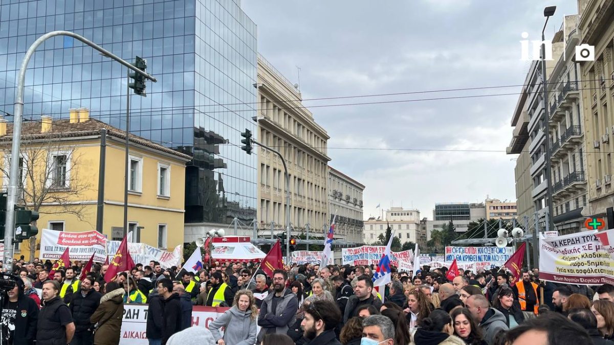 Απεργία 9/4: Στο δρόμο χιλιάδες εργαζόμενοι – Το in στις απεργιακές συγκεντρώσεις