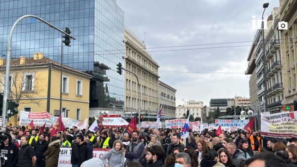 Απεργία 9/4: Στο δρόμο χιλιάδες εργαζόμενοι – Το in στις απεργιακές συγκεντρώσεις