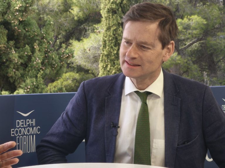 Delphi Economic Forum X 2025 – FT Journalist Alec Russell Talks Ukraine, Populism and Trump