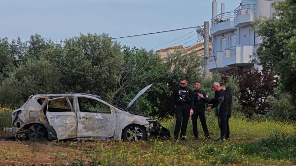 Δολοφονία Χαλάνδρι: Αυτό είναι το καμένο όχημα των δραστών της εκτέλεσης του Γιώργου Μοσχούρη