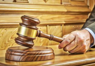 Νέοι πλειστηριασμοί σε οικόπεδα και καταστήματα