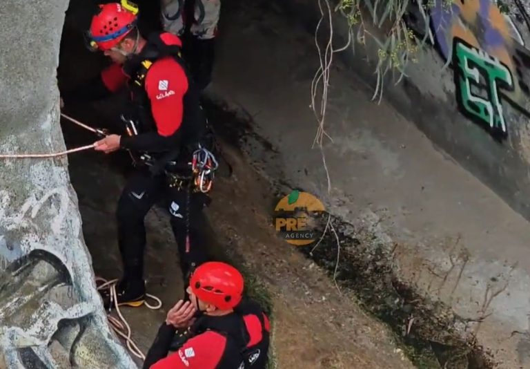 Απομακρύνθηκαν με ασφάλεια οι τουρίστες που εγκλωβίστηκαν στο ρέμα Προμπονά