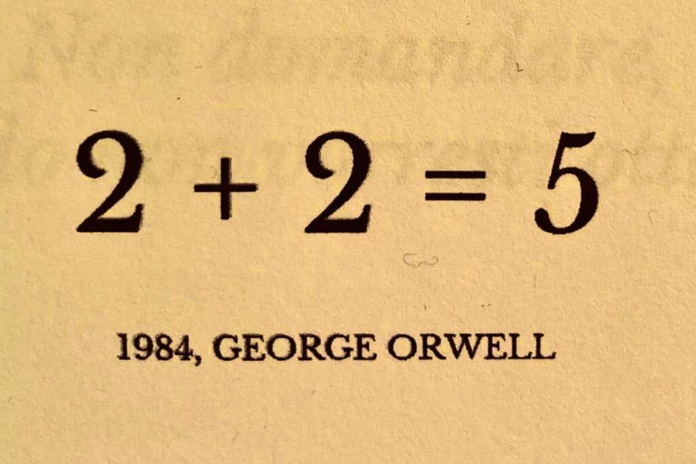 «Ο τρόμος έρχεται αργά»: Ο Ραούλ Πεκ και η δυστοπική προφητεία του Τζορτζ Όργουελ στις Κάννες