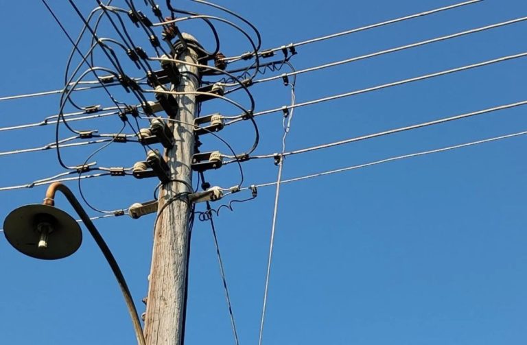 Tρίκαλα: Συνελήφθησαν 8 άτομα για ρευματοκλοπή