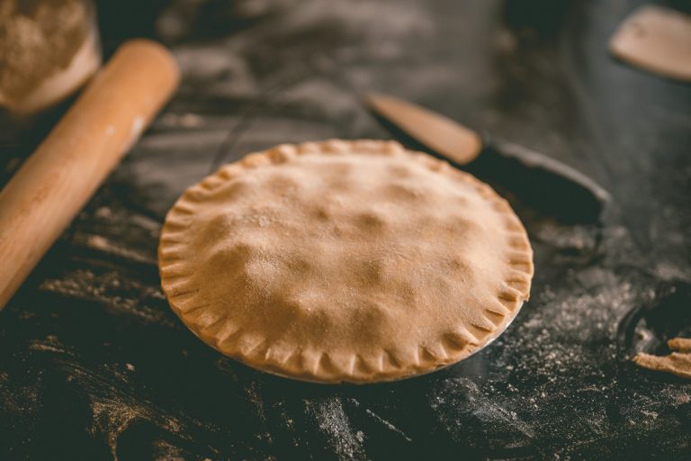 Δύο συνταγές για πίτες που θα «φορεθούν» στα τραπέζια που έρχονται