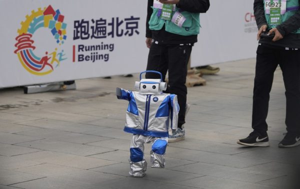 Πεκίνο: Η πρώτη παγκόσμια ημιμαραθώνια κούρσα για ανθρωποειδή ρομπότ!