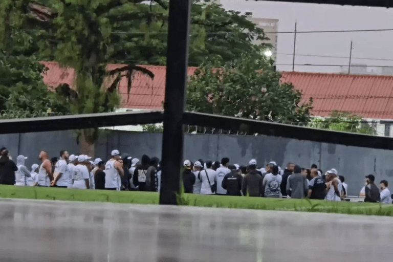 Βραζιλία: Οπαδοί της Σάντος εισέβαλαν στο προπονητικό κέντρο της ομάδας (vids)