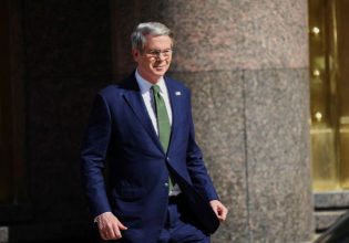 Δασμοί: Θα κλειστεί μεγάλη συμφωνία με την Κίνα κάποια στιγμή, λέει ο Μπέσεντ