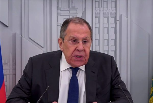 Ουκρανία: Ρωσία και ΗΠΑ «κινούνται στη σωστή κατεύθυνση» για να τερματιστεί ο πόλεμος, λέει ο Λαβρόφ