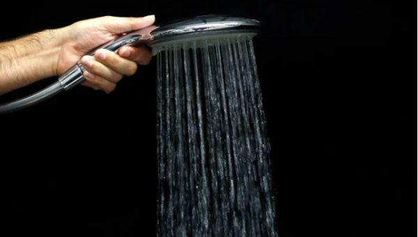 Μεγαλείο… Τραμπ: Υπέγραψε διάταγμα για την αύξηση της πίεσης του νερού στα ντους