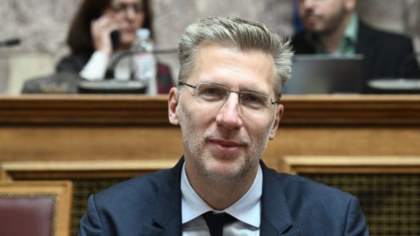 Κόντρα Σκέρτσου – ΠΑΣΟΚ: «Να απολογηθείτε για τις θεωρίες περί παράνομων φορτίων» – «Εκεί που μας χρωστούσαν, μας πήραν και το βόδι»