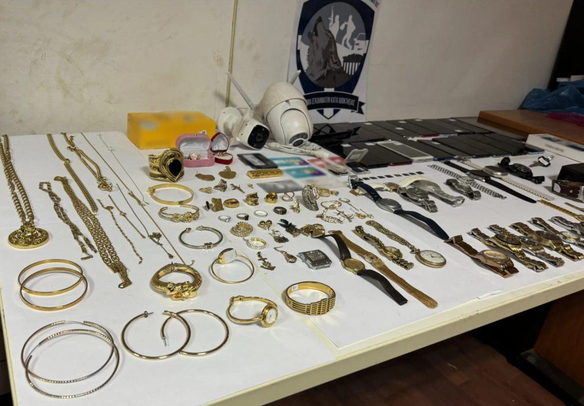 Παρίσταναν τους τεχνικούς και έκλεβαν ηλικιωμένους – Συνελήφθησαν δύο μέλη της σπείρας