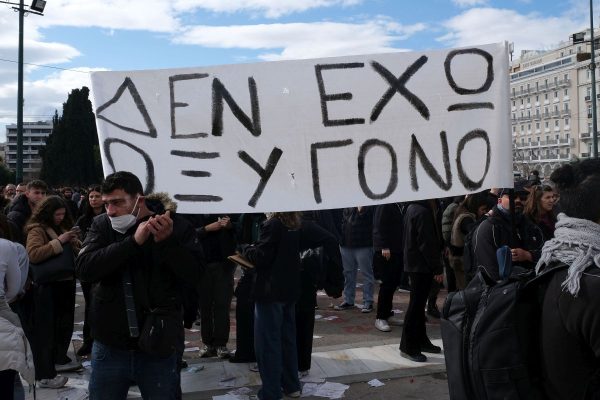 Ένα φάντασμα πλανιέται πάνω από τη χώρα: ο… «αντισυστημισμός»