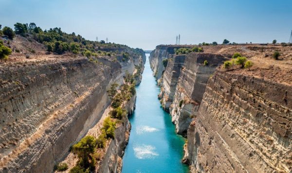 Πτώμα γυναίκας εντοπίστηκε να επιπλέει στον Ισθμό της Κορίνθου