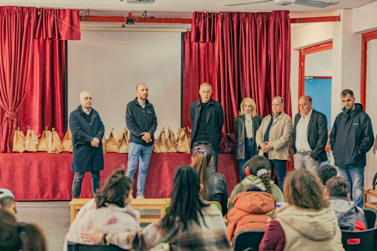 Ο Δήμος Πειραιά και η ΚΟ.Δ.Ε.Π. προσέφεραν πασχαλινά δώρα στα παιδιά των Ειδικών Σχολείων του Πειραιά