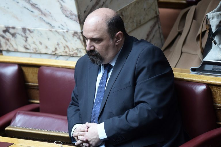 Η Βουλή παραπέμπει για παράβαση καθήκοντος τον Τριαντόπουλο στο ειδικό δικαστήριο – Αποχωρήσεις από την αντιπολίτευση