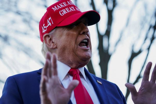 Πλήγμα στον κλάδο της πράσινης ενέργειας από τους δασμούς Τραμπ