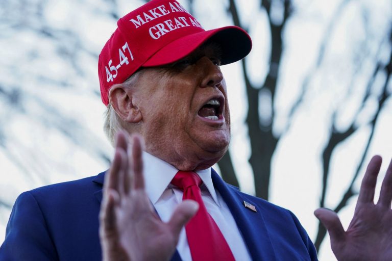 Πλήγμα στον κλάδο της πράσινης ενέργειας από τους δασμούς Τραμπ