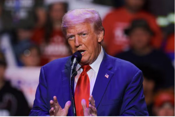 Ο Τραμπ κατηγορεί τους Ρώσους ότι βομβαρδίζουν την Ουκρανία «σαν παλαβοί»