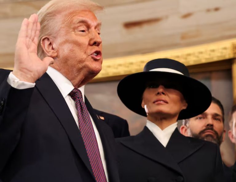 «Γιάννης κερνάει, Γιάννης πίνει» – Διορισμοί ευεργετών Τραμπ και ρεκόρ χορηγιών