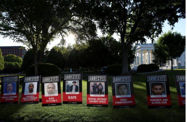 Τραμπ: Θα αντιμετωπίσει τις πόλεις- άσυλο που δεν «συμμορφώνονται» για το μεταναστευτικό