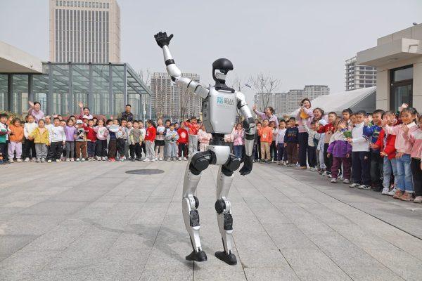 Ο αγώνας δρόμου για την κυριαρχία στην αγορά των ανθρωπόμορφων ρομπότ