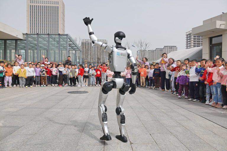 Ο αγώνας δρόμου για την κυριαρχία στην αγορά των ανθρωπόμορφων ρομπότ