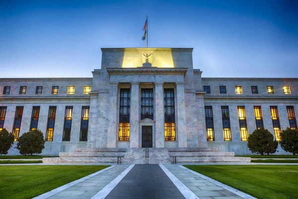 Η μάχη για τον έλεγχο της Fed – Πώς ο Τραμπ δοκιμάζει τα όρια της νομισματικής ανεξαρτησίας