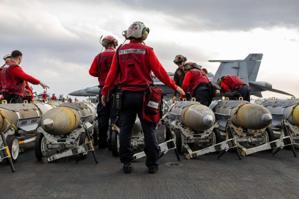 Υεμένη: 5 νεκροί από αμερικανικά πλήγματα – Σειρήνες στο Ισραήλ από πυραυλική επίθεση των Χούθι