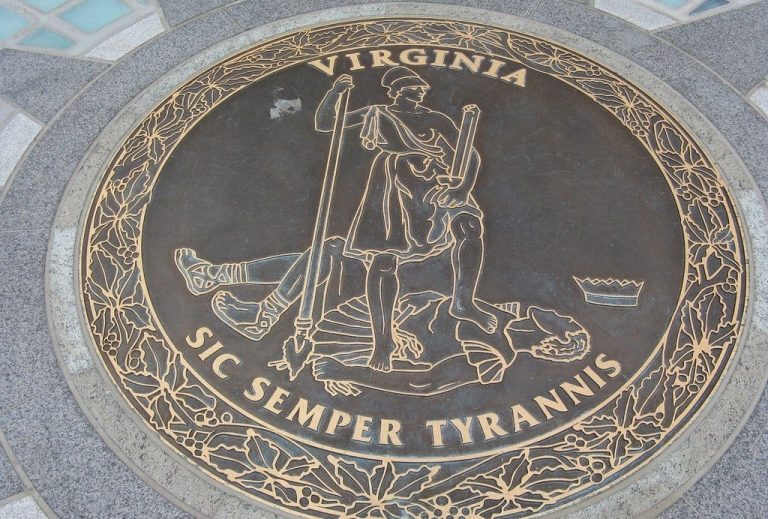 Απαγορεύονται οι γυμνόστηθες θεότητες: Σχολική περιφέρεια του Τέξας απαγόρευσε την σημαία της Βιρτζίνια