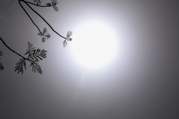 Ο καιρός μέχρι την Κυριακή του Πάσχα – Τοπικές λασποβροχές και θερμοκρασίες έως 27 βαθμούς σήμερα