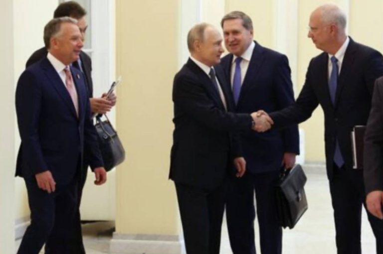 Ρωσία: Ολοκληρώθηκε η συνάντηση των Πούτιν και Γουίτκοφ έπειτα από πολλές ώρες