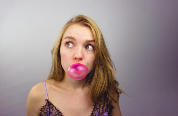 «Αντι-ιική τσίχλα» βάζει φρένο στη μετάδοση της γρίπης και του έρπητα