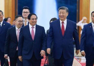 Σι Τζινπίνγκ: Καλεί το Βιετνάμ να αντιταχθεί μαζί με την Κίνα στον «εκφοβισμό» των ΗΠΑ