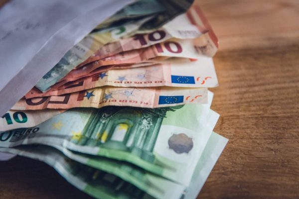 Εξωδικαστικός μηχανισμός: Η νέα ρύθμιση για οφειλές νοικοκυριών και επιχειρήσεων