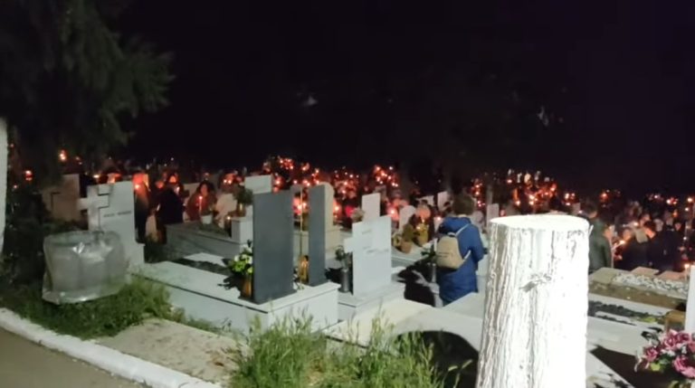 Ανάσταση: Σε ποιο μέρος της Ελλάδας λένε το «Χριστός Ανέστη» στο νεκροταφείο;