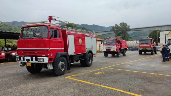 Σε θέσεις διασποράς πυροσβεστικά Δήμου-Αναπτύχθηκαν σε όλη την περίμετρο