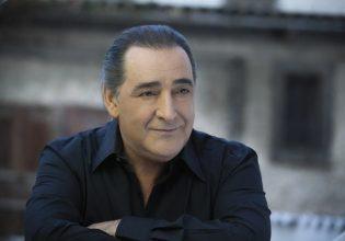 Βασίλης Καρράς: Βιβλίο Guinness και 5 ακόμα facts που δεν γνωρίζεις για τον σπουδαίο ερμηνευτή