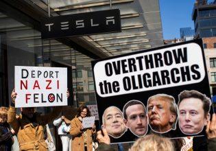 Καθηγητές του Yale που μελετούν τον φασισμό εγκαταλείπουν τις ΗΠΑ φοβούμενοι την κατάρρευση της δημοκρατίας