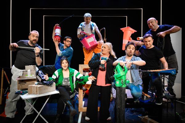 «Όλα… λάθος!»: Η ελληνική εκδοχή του ‘The play that goes wrong’ ήρθε στην Αθήνα και… θα μας κάνει να γελάσουμε